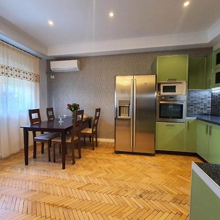 Noemi Apartment Тирана Екстер'єр фото