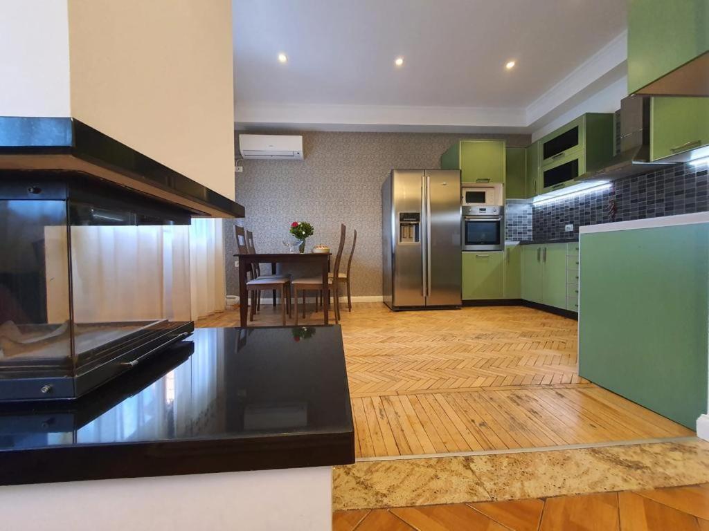 Noemi Apartment Тирана Екстер'єр фото